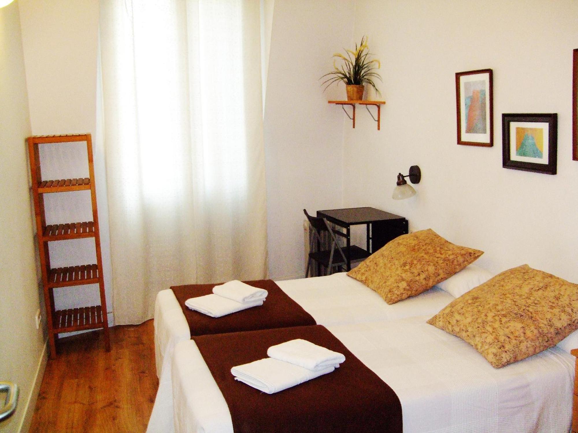 Apartament Fira *